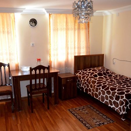 Nunu'S Guesthouse Tskaltubo Luaran gambar