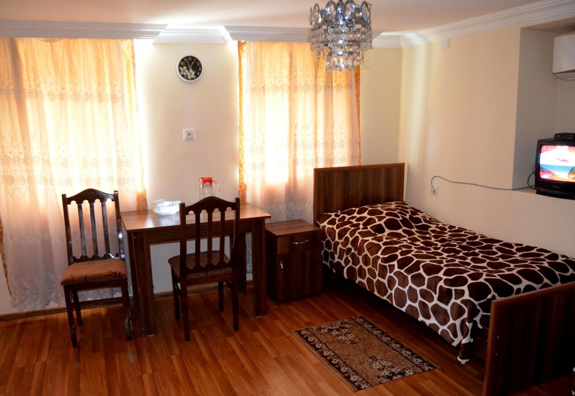 Nunu'S Guesthouse Tskaltubo Luaran gambar