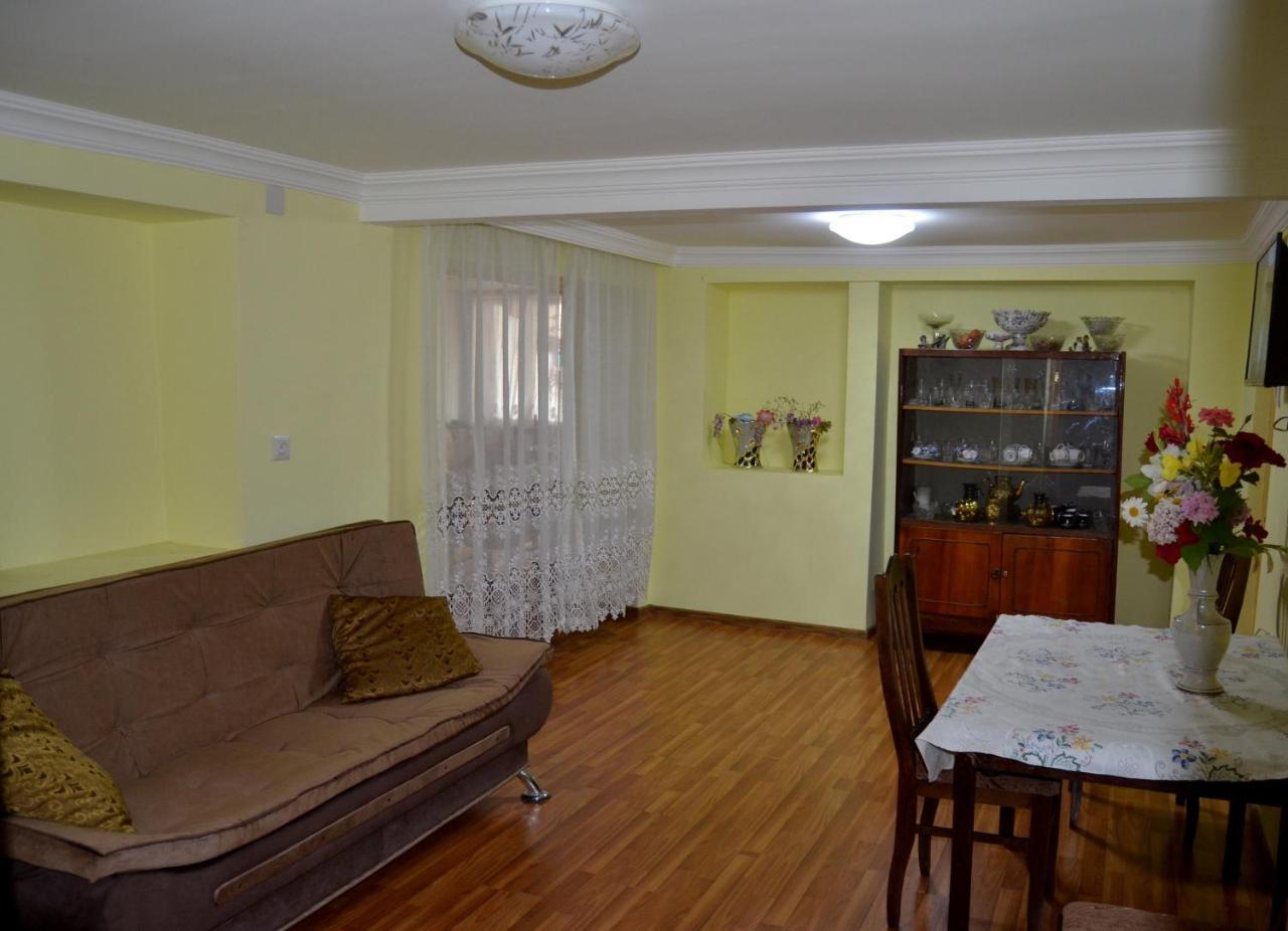 Nunu'S Guesthouse Tskaltubo Luaran gambar