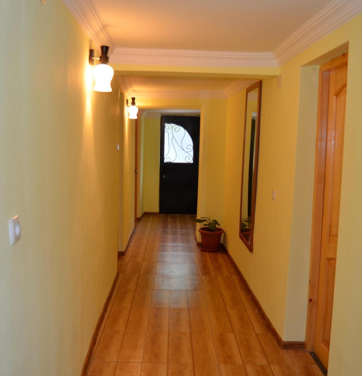 Nunu'S Guesthouse Tskaltubo Luaran gambar