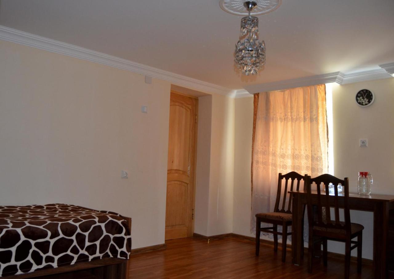 Nunu'S Guesthouse Tskaltubo Luaran gambar